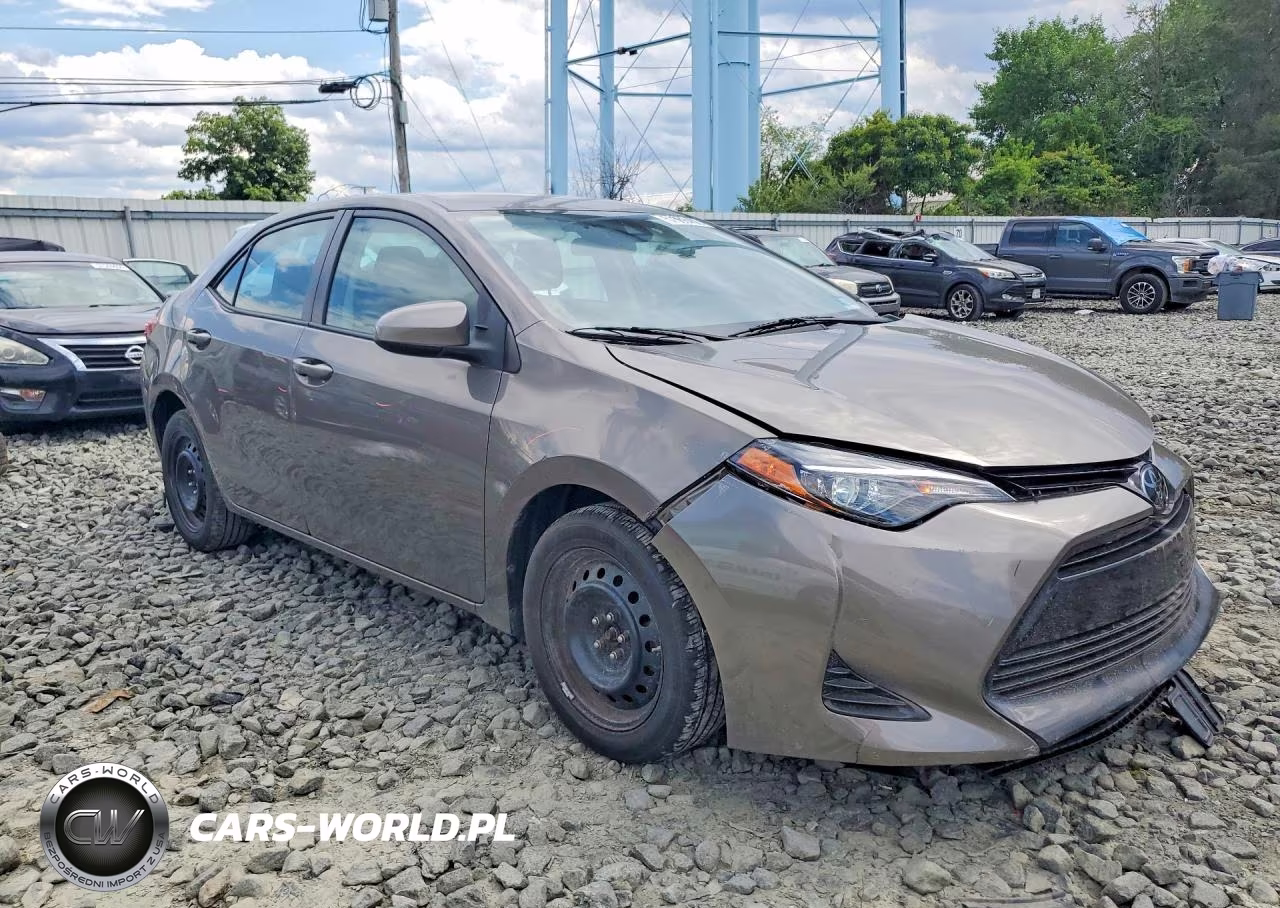 2018 Toyota Corolla Le VIN:2T1BURHEXJC973928 - 4