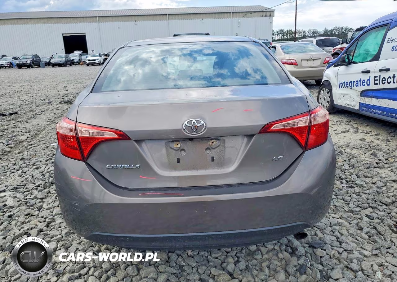 2018 Toyota Corolla Le VIN:2T1BURHEXJC973928 - 6