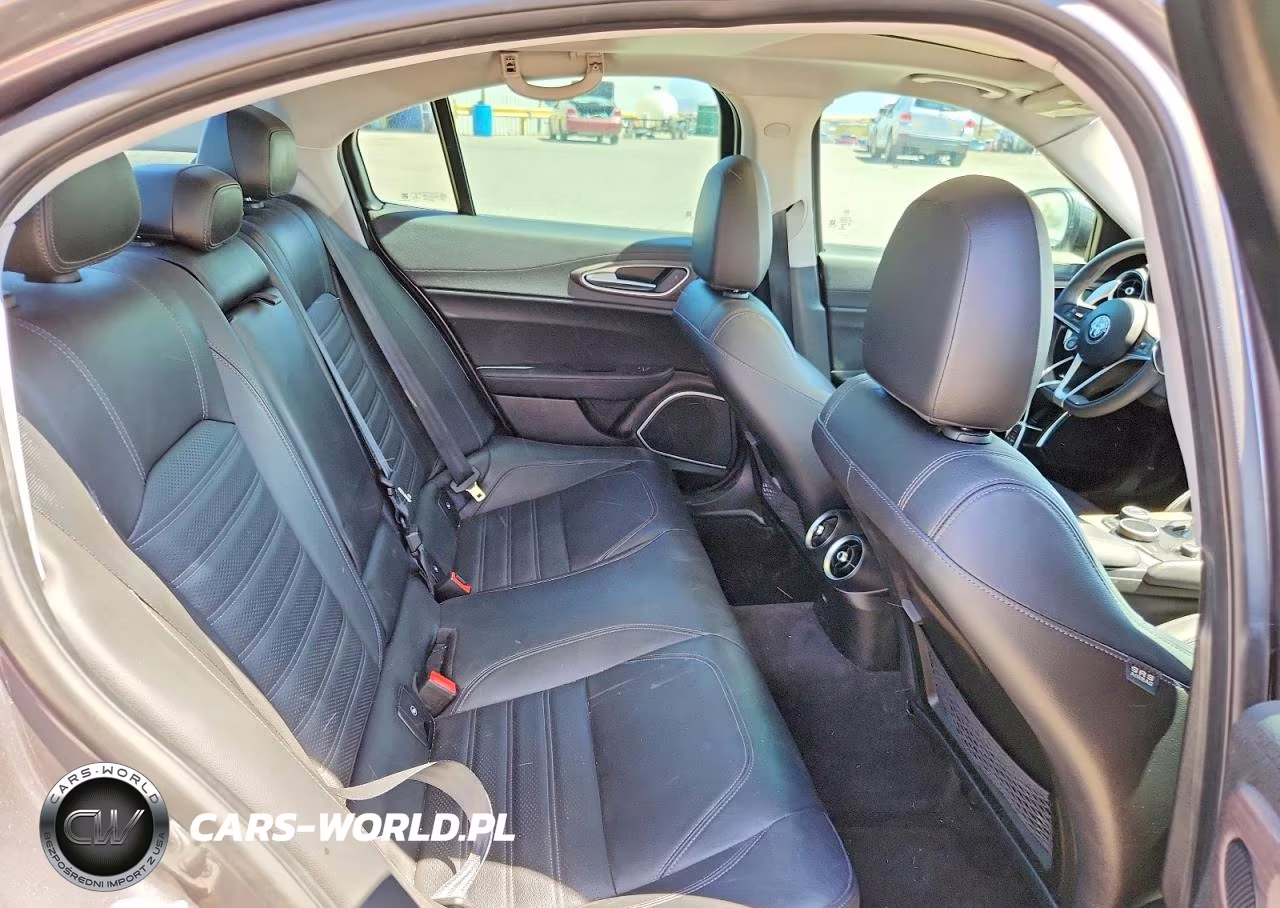 2017 Alfa Romeo Giulia Ti VIN:ZARFAECN0H7534409 - 10