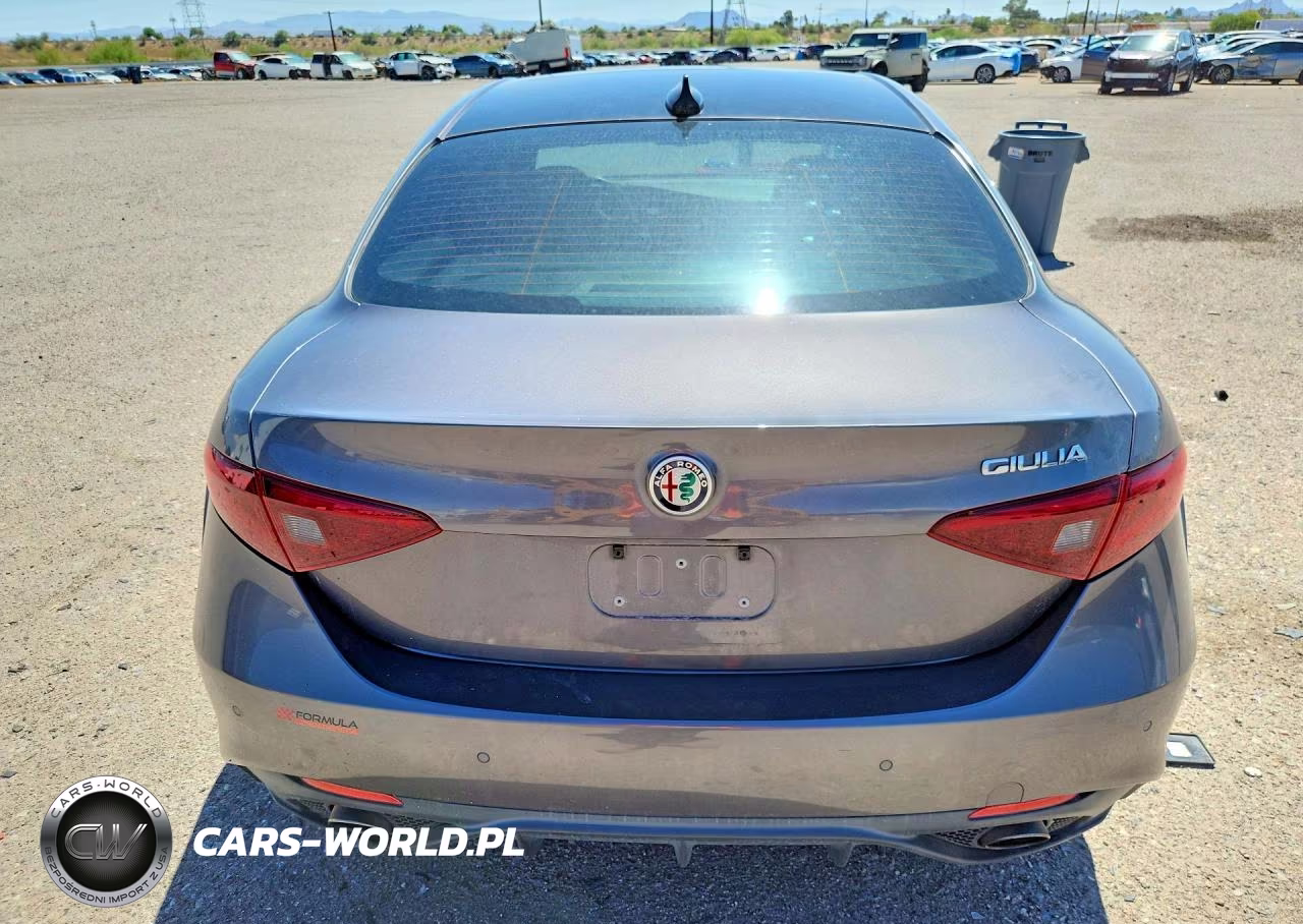 2017 Alfa Romeo Giulia Ti VIN:ZARFAECN0H7534409 - 6