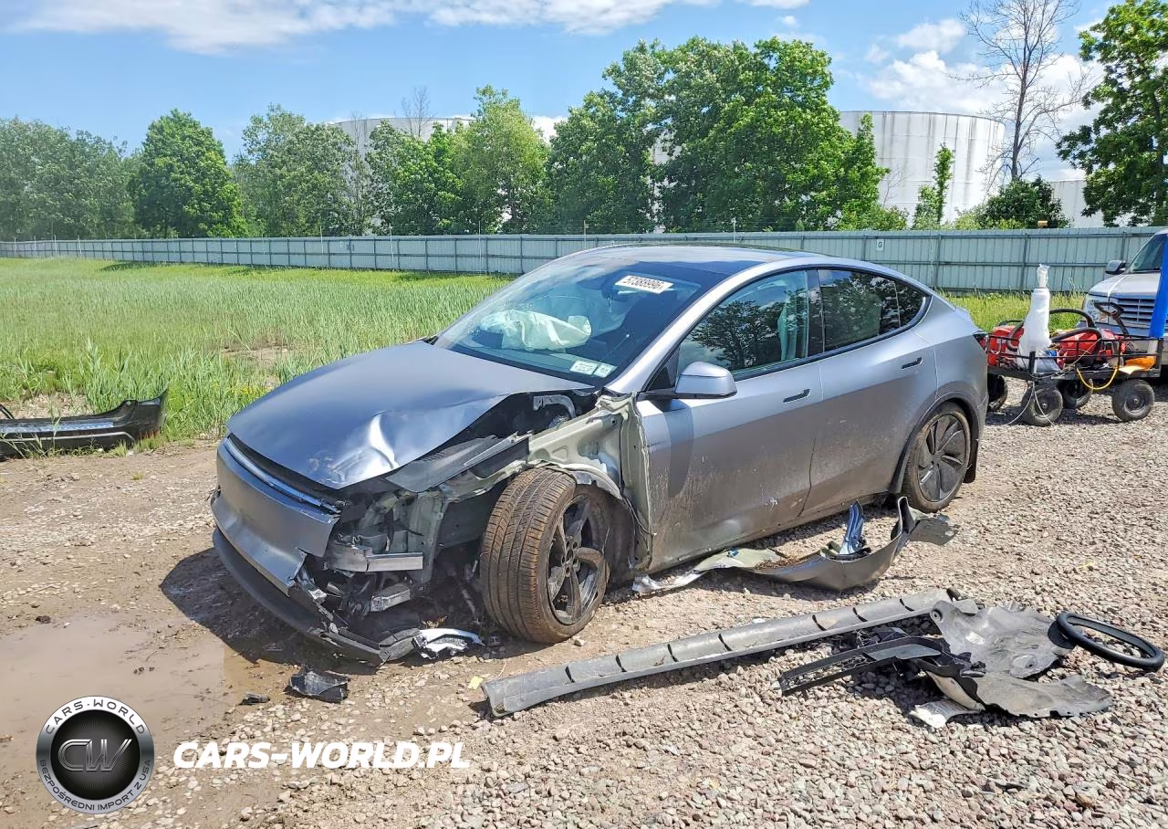 2026 Tesla Model Y – zdjęcie 1 z 14