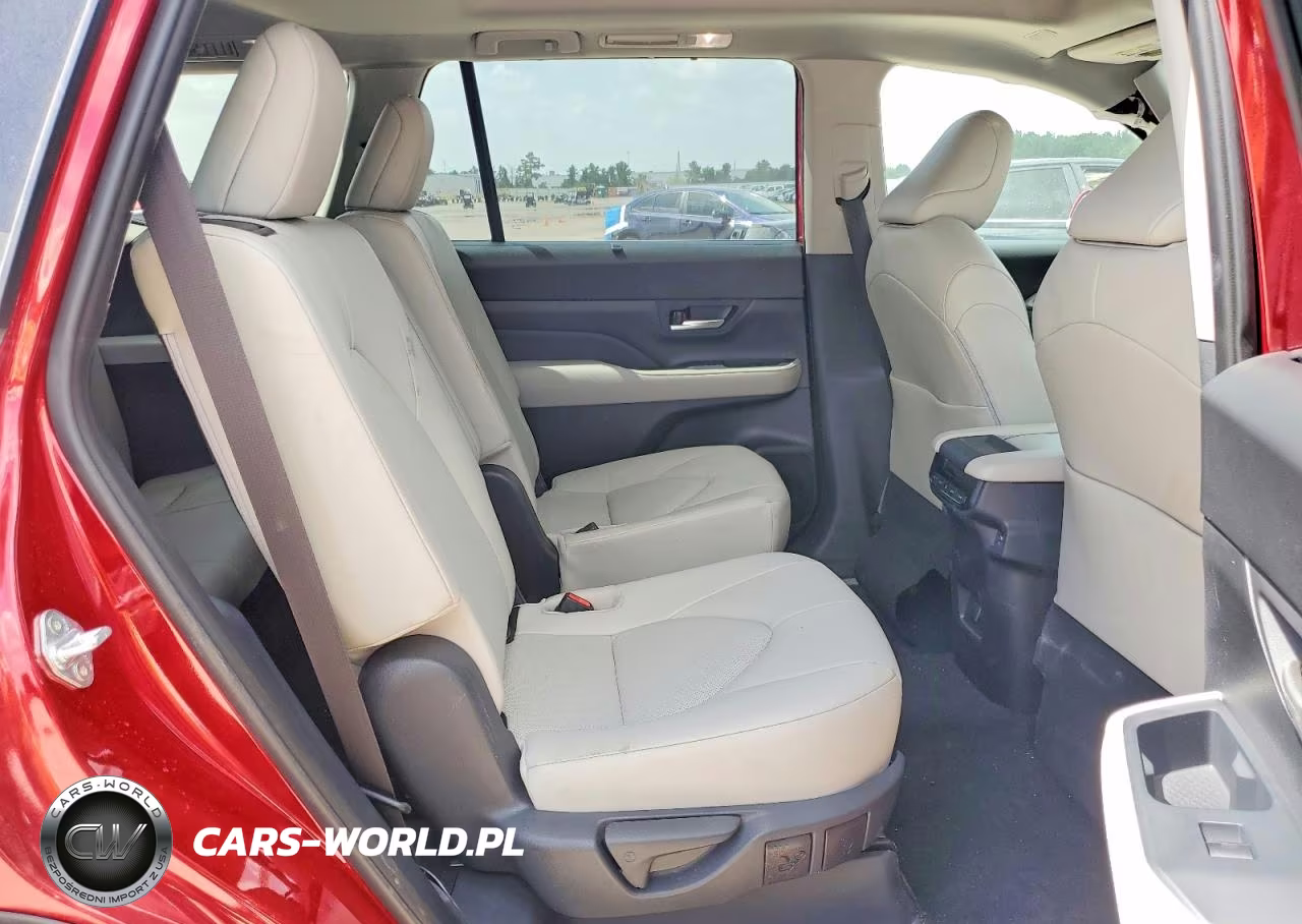 2025 Toyota Grand Highlander Xle VIN:5TDAAAA5XSS029085 - 11