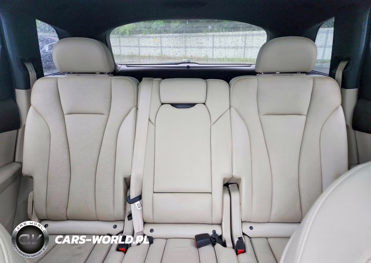 2017 Audi Q7 Premium Plus VIN:WA1LAAF79HD035297 - 10