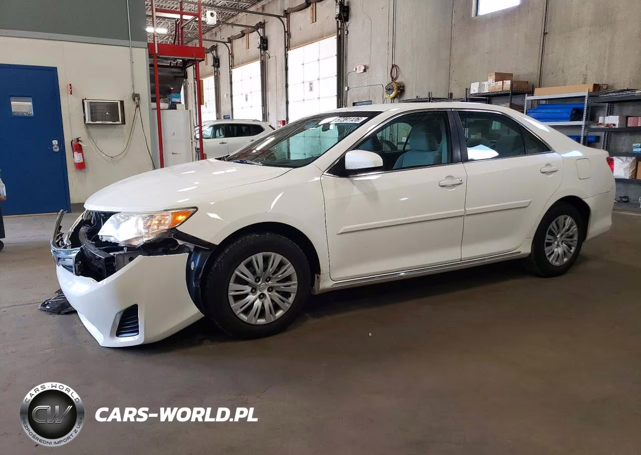 2012 Toyota Camry Le – zdjęcie 1 z 12
