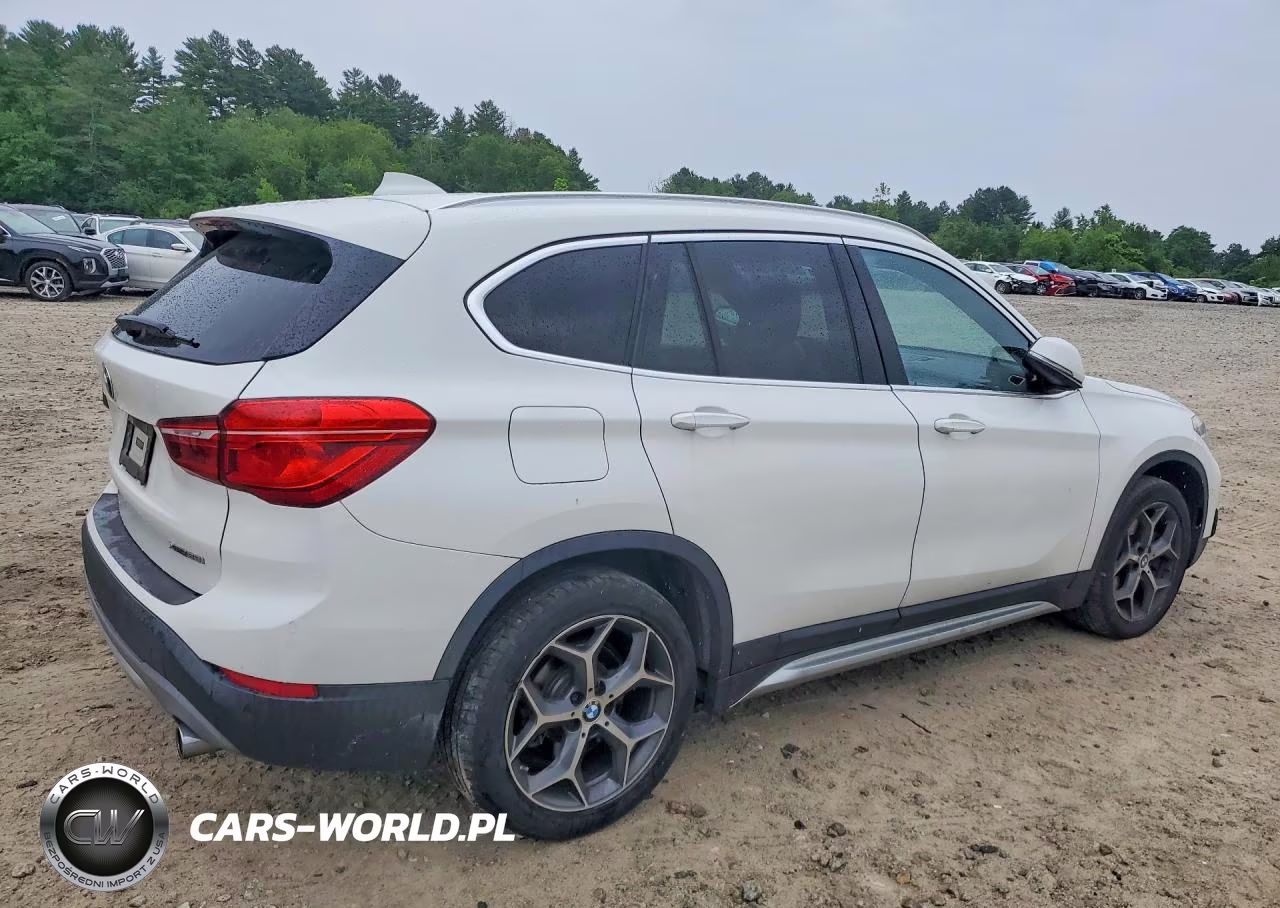 2018 BMW X1 xDrive28I VIN:WBXHT3C34J5L30815 - 3