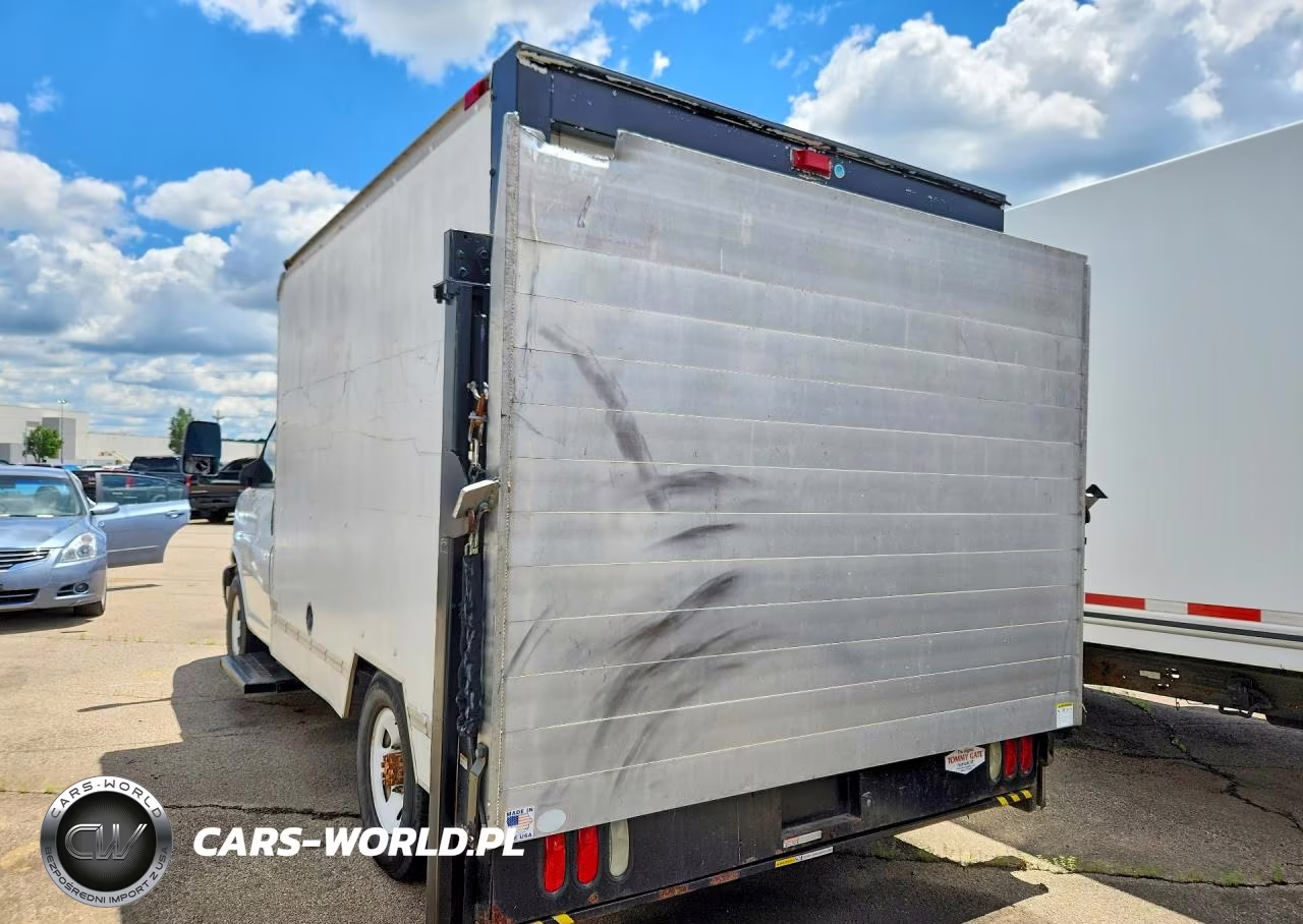 2004 GMC Savana Box Truck VIN:1GDGG31V941902888 - 2