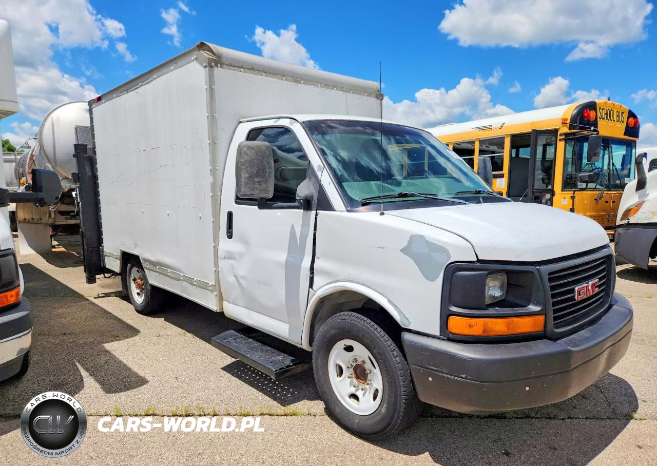 2004 GMC Savana Box Truck VIN:1GDGG31V941902888 - 4
