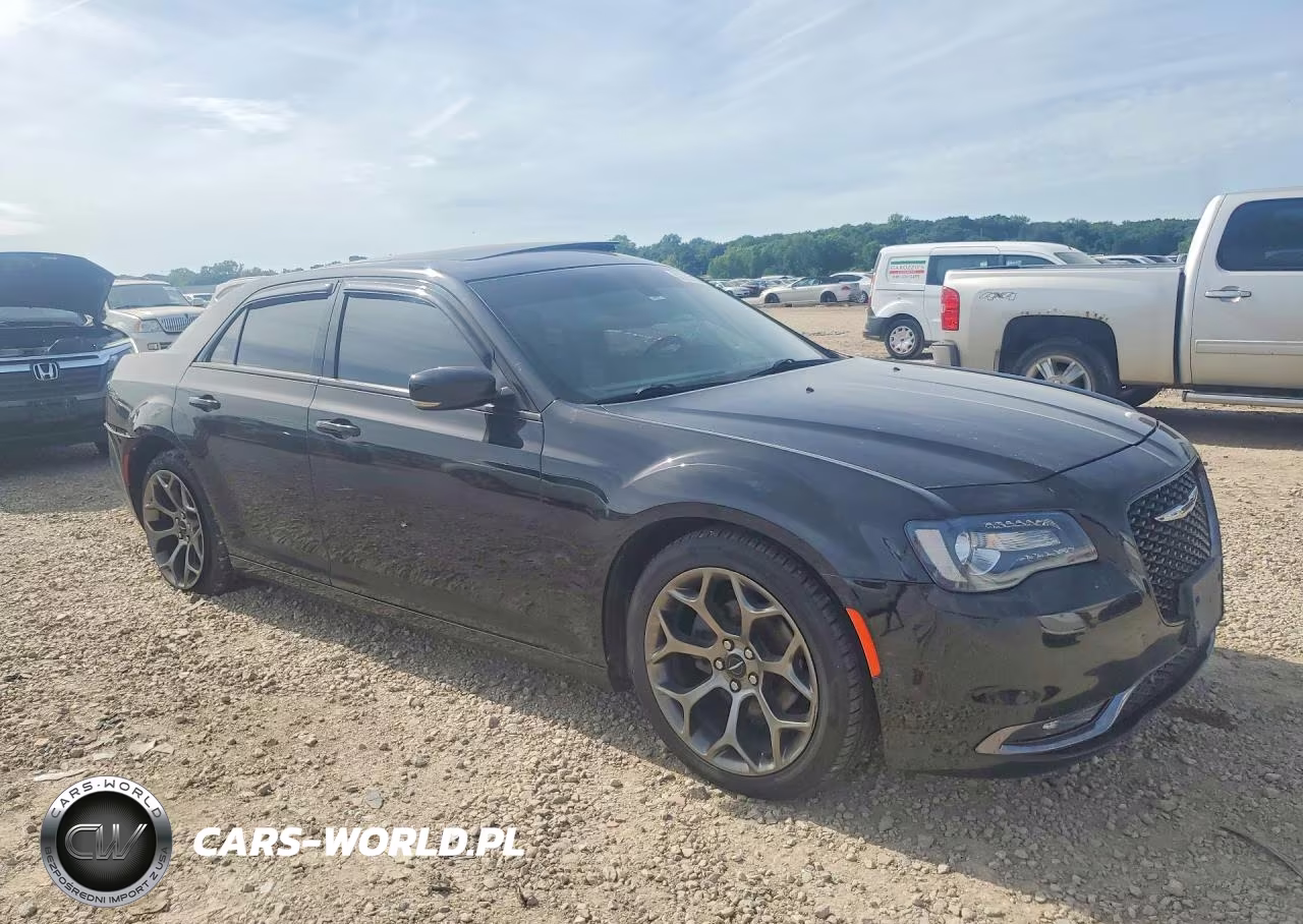 2016 Chrysler 300 S VIN:2C3CCABG7GH329065 - 4