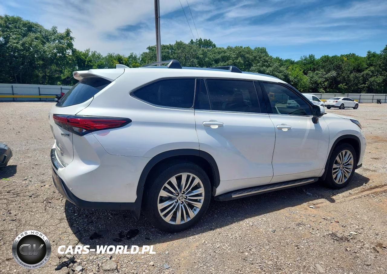 2023 Toyota Highlander Hybrid Platinum VIN:5TDFARAH4PS021313 - 3