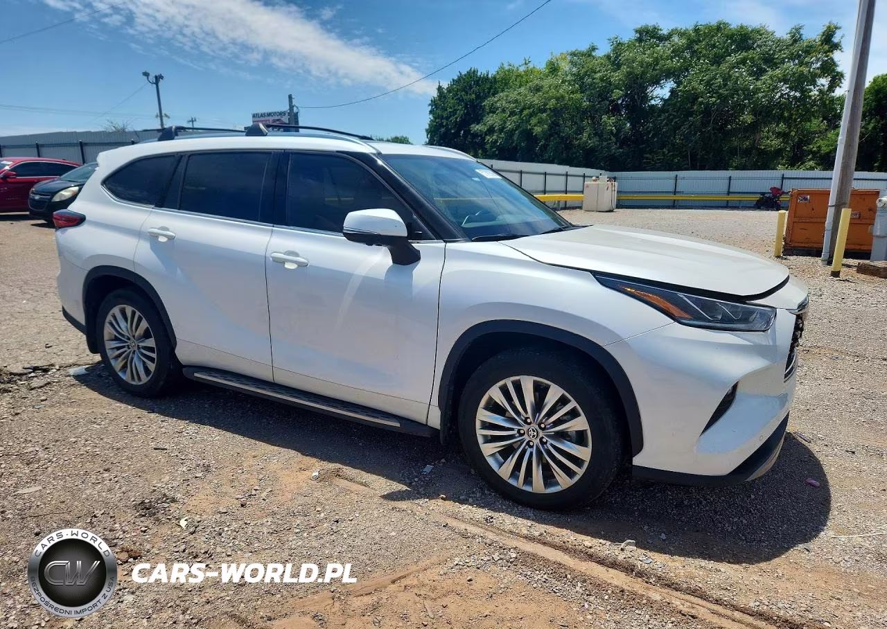 2023 Toyota Highlander Hybrid Platinum VIN:5TDFARAH4PS021313 - 4