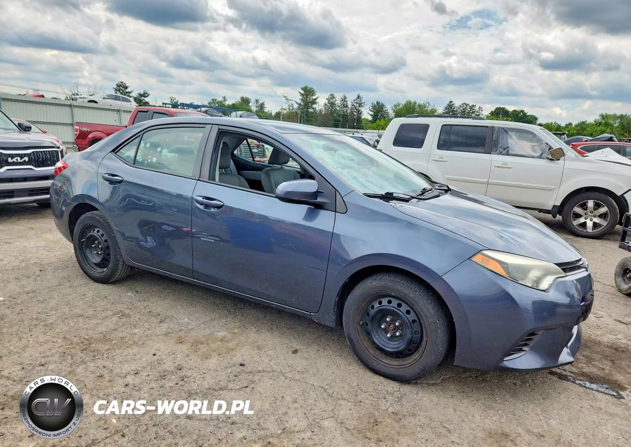 2015 Toyota Corolla Le VIN:2T1BURHE2FC270900 - 4