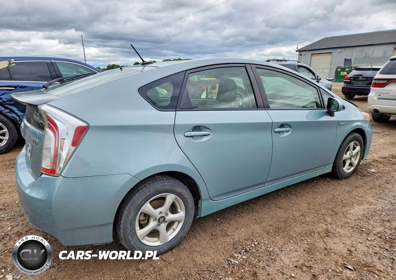 2015 Toyota Prius Three VIN:JTDKN3DU8F1920146 - 3