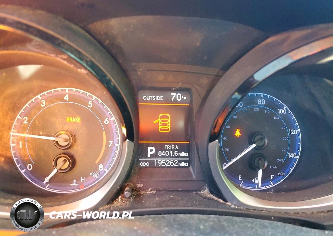 2016 Toyota Corolla S Plus VIN:5YFBURHE2GP404581 - 9