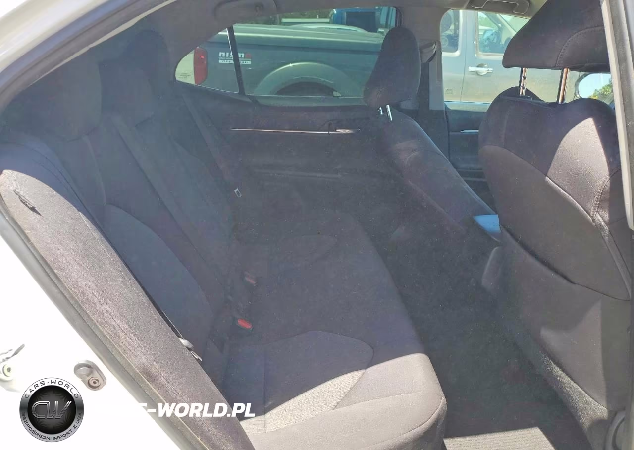 2018 Toyota Camry Le VIN:4T1B11HKXJU501498 - 10