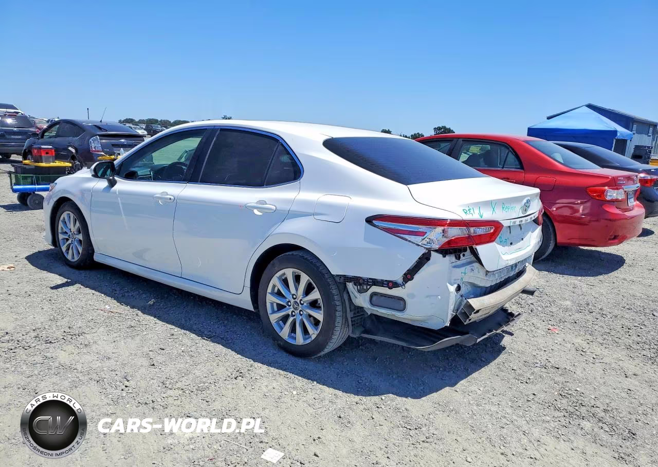 2018 Toyota Camry Le VIN:4T1B11HKXJU501498 - 2