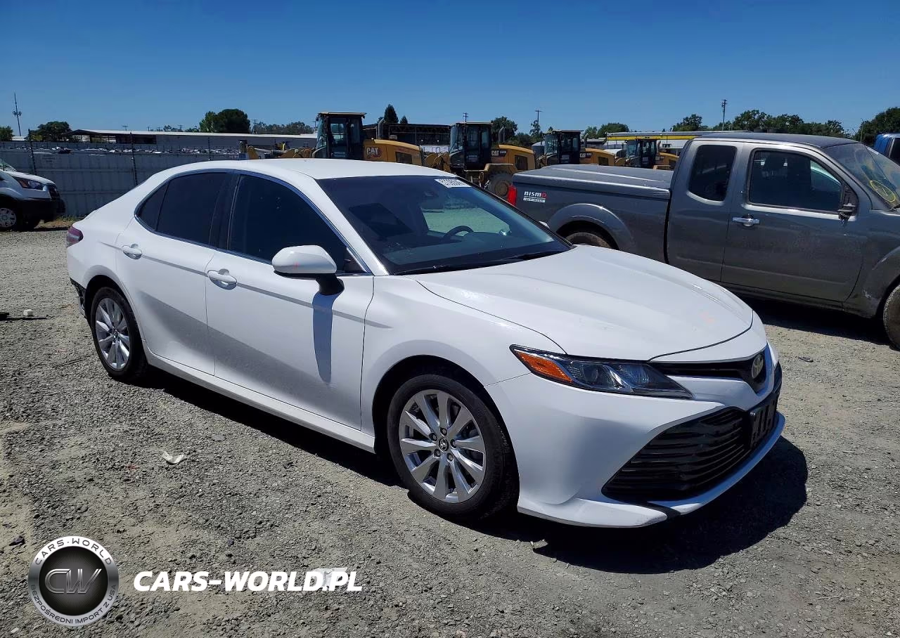 2018 Toyota Camry Le VIN:4T1B11HKXJU501498 - 4