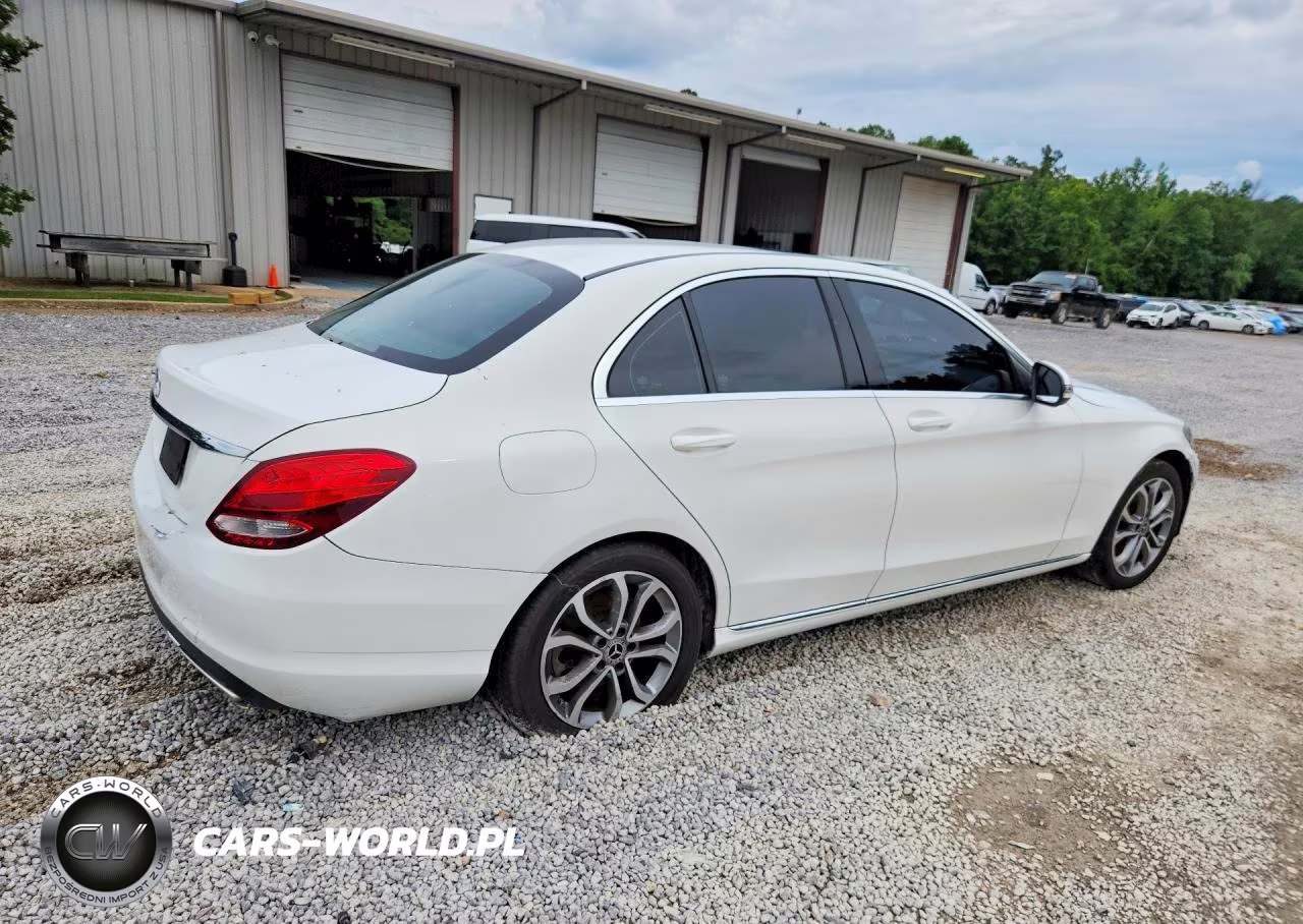2018 Mercedes-Benz C 300 VIN:55SWF4JB6JU245340 - 3