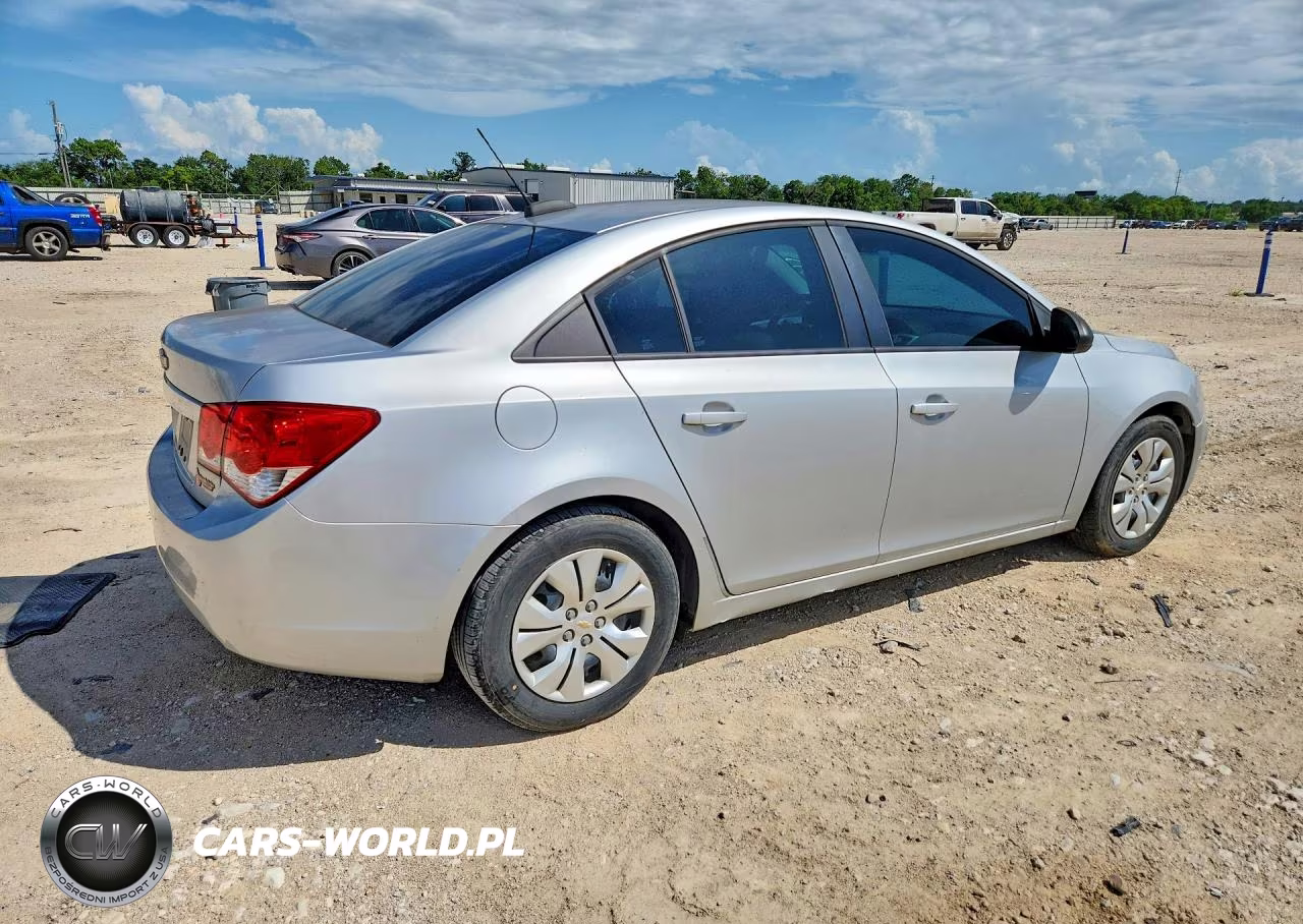 2015 Chevrolet Cruze Ls VIN:1G1PA5SH7F7157321 - 3