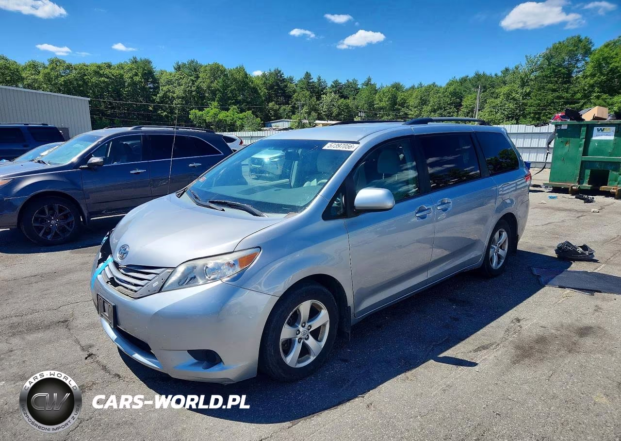 2013 Toyota Sienna Le – zdjęcie 1 z 13