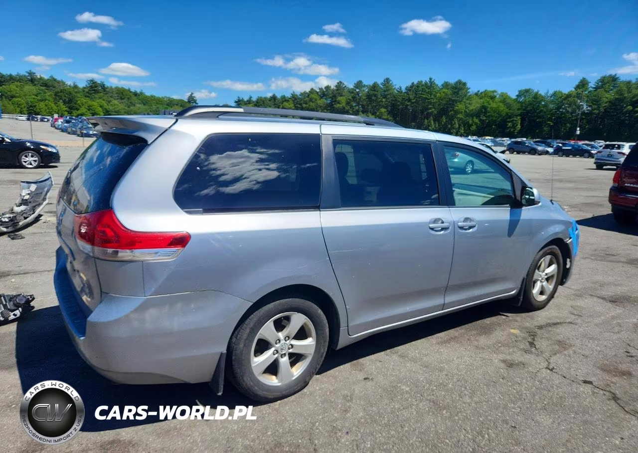 2013 Toyota Sienna Le VIN:5TDKK3DCXDS372831 - 3