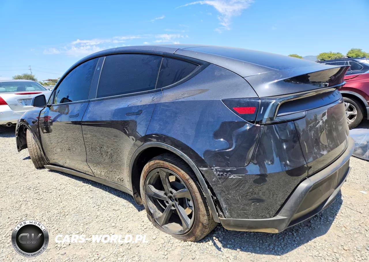 2026 Tesla Model Y VIN:7SAYGDEE8TF404330 - 2