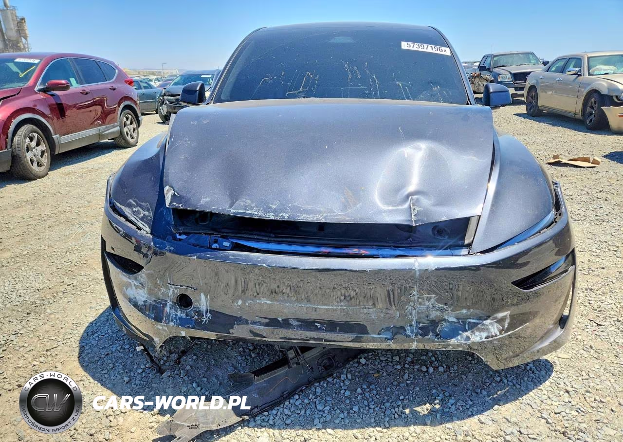 2026 Tesla Model Y VIN:7SAYGDEE8TF404330 - 5