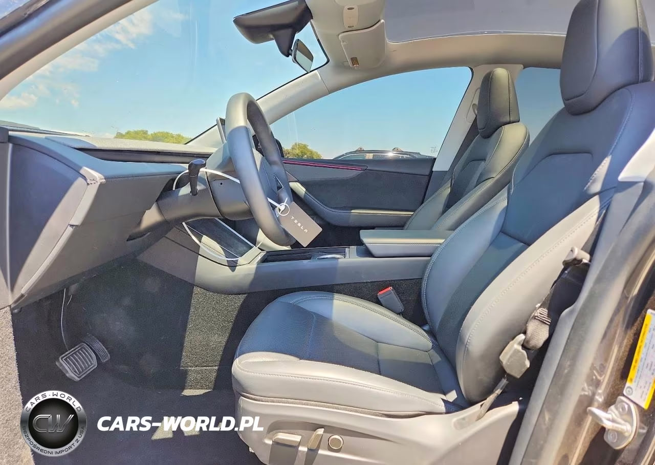2026 Tesla Model Y VIN:7SAYGDEE8TF404330 - 7