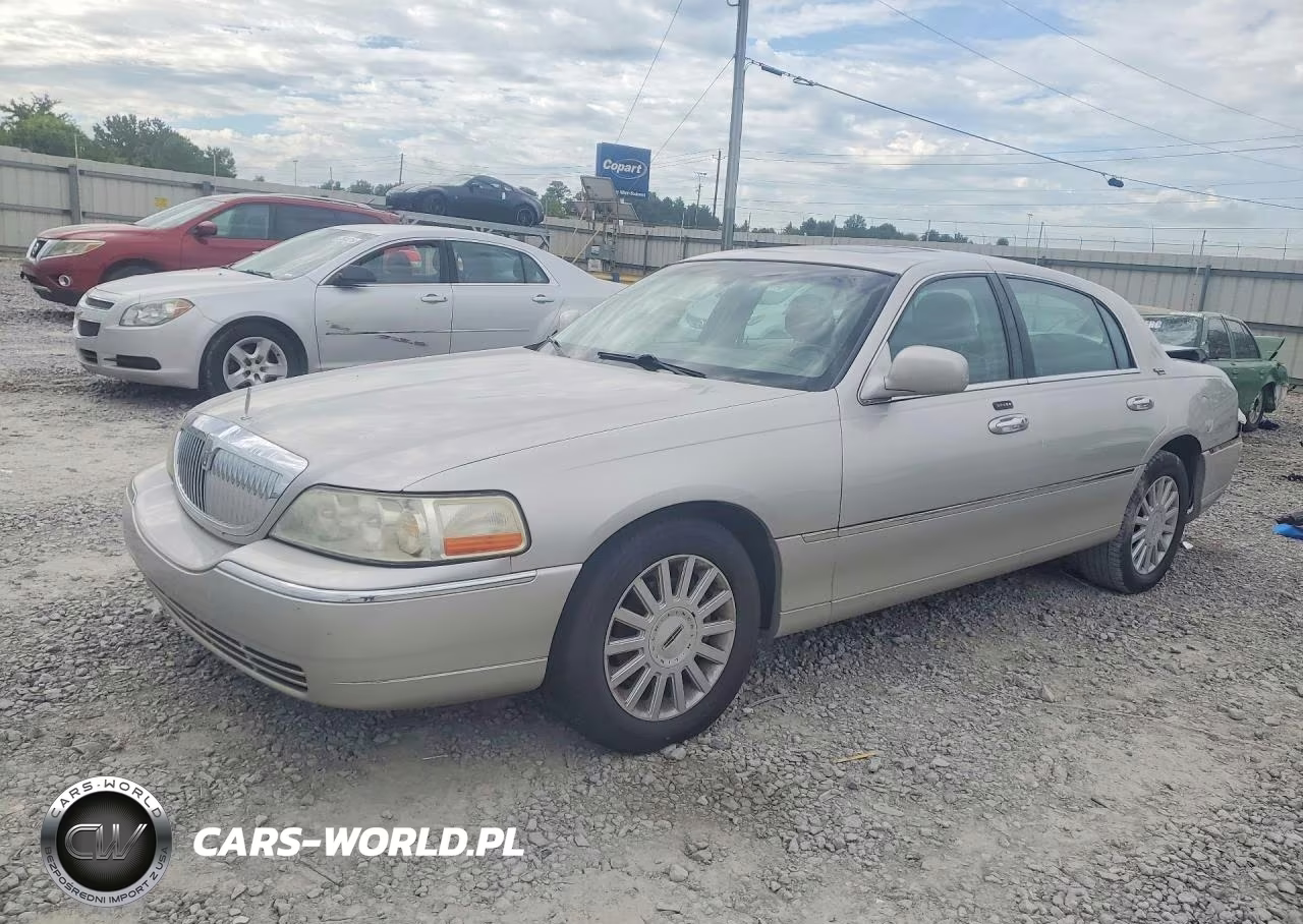2005 Lincoln Town Car Signature Limited