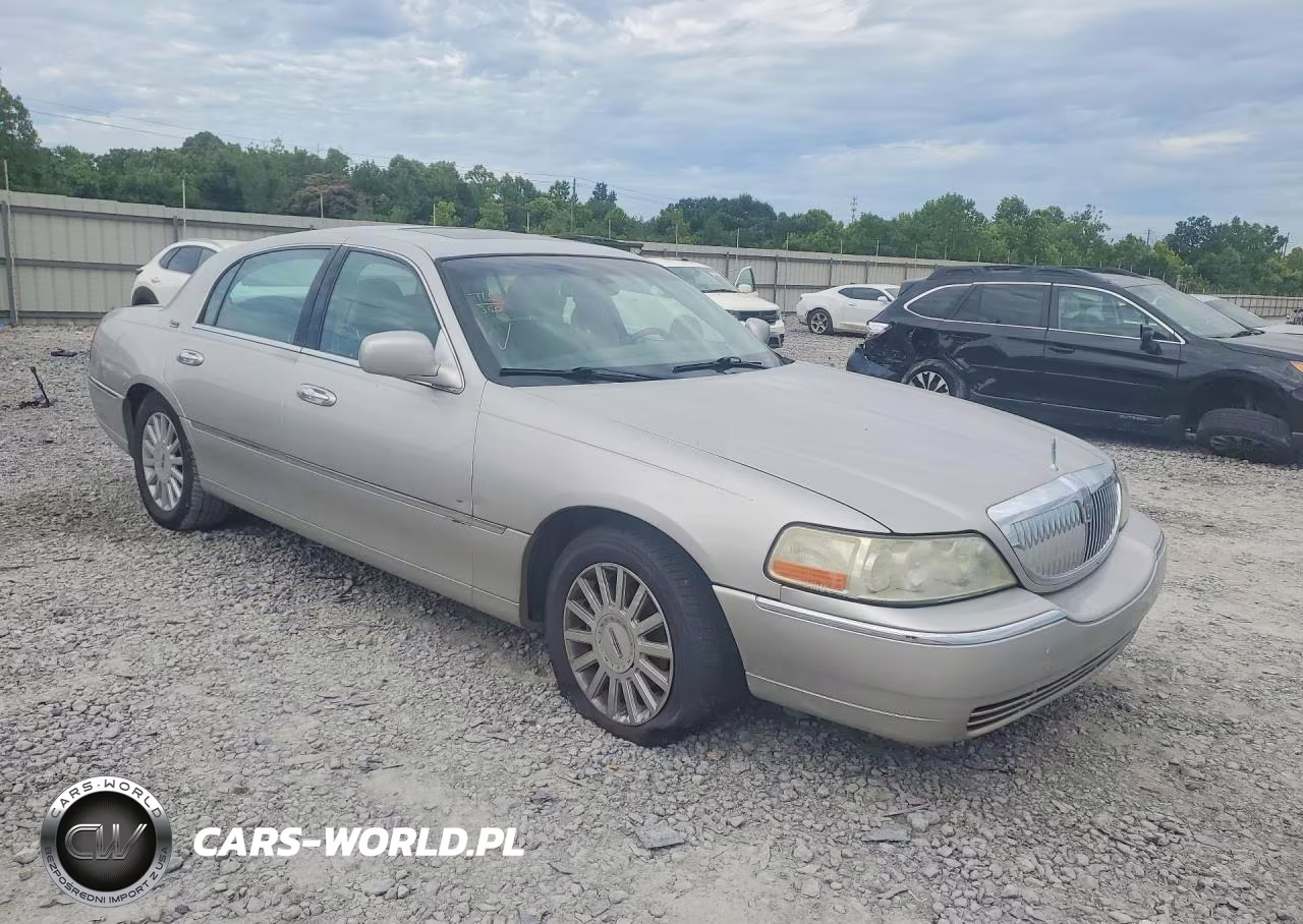 2005 Lincoln Town Car Signature Limited VIN:1LNHM82W85Y643529 - 4
