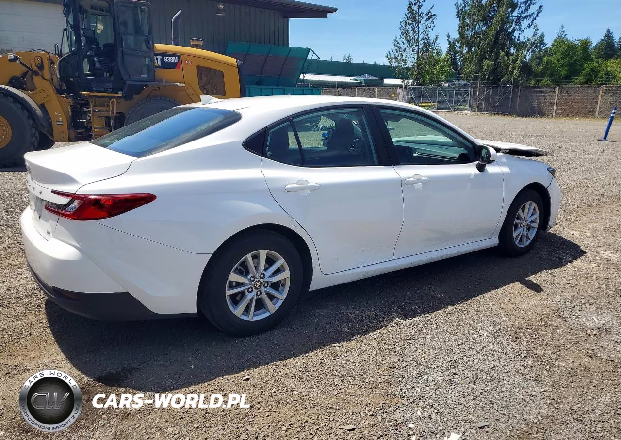 2025 Toyota Camry Le VIN:4T1DAACK2SU130435 - 3