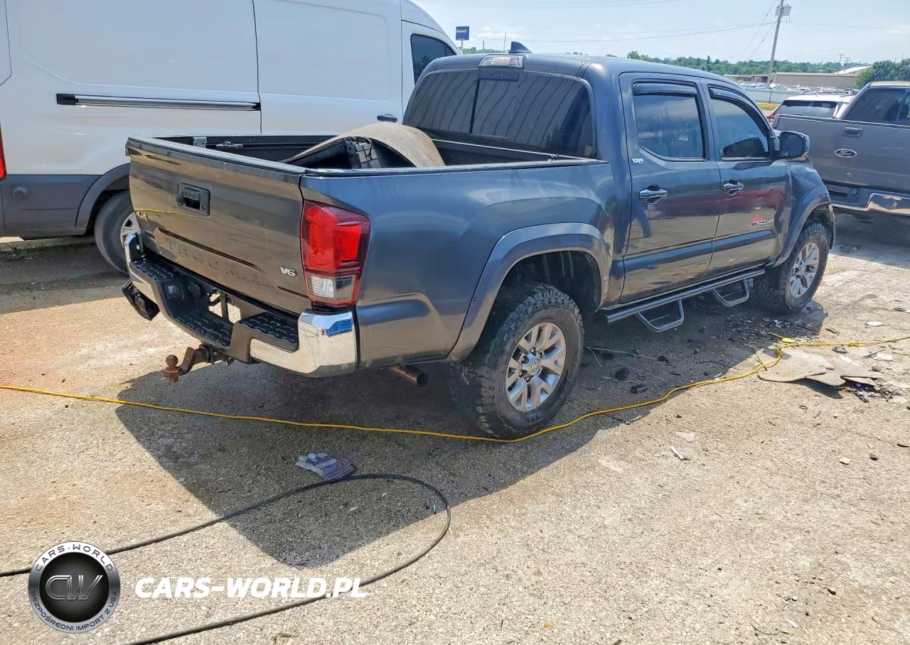 2018 Toyota Tacoma Sr5 V6 VIN:3TMCZ5AN2JM136316 - 3