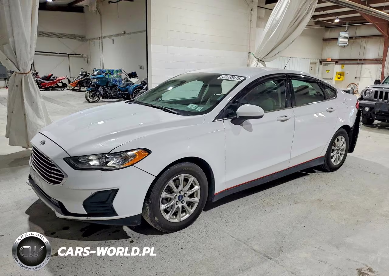 2015 Ford Fusion S – zdjęcie 1 z 12