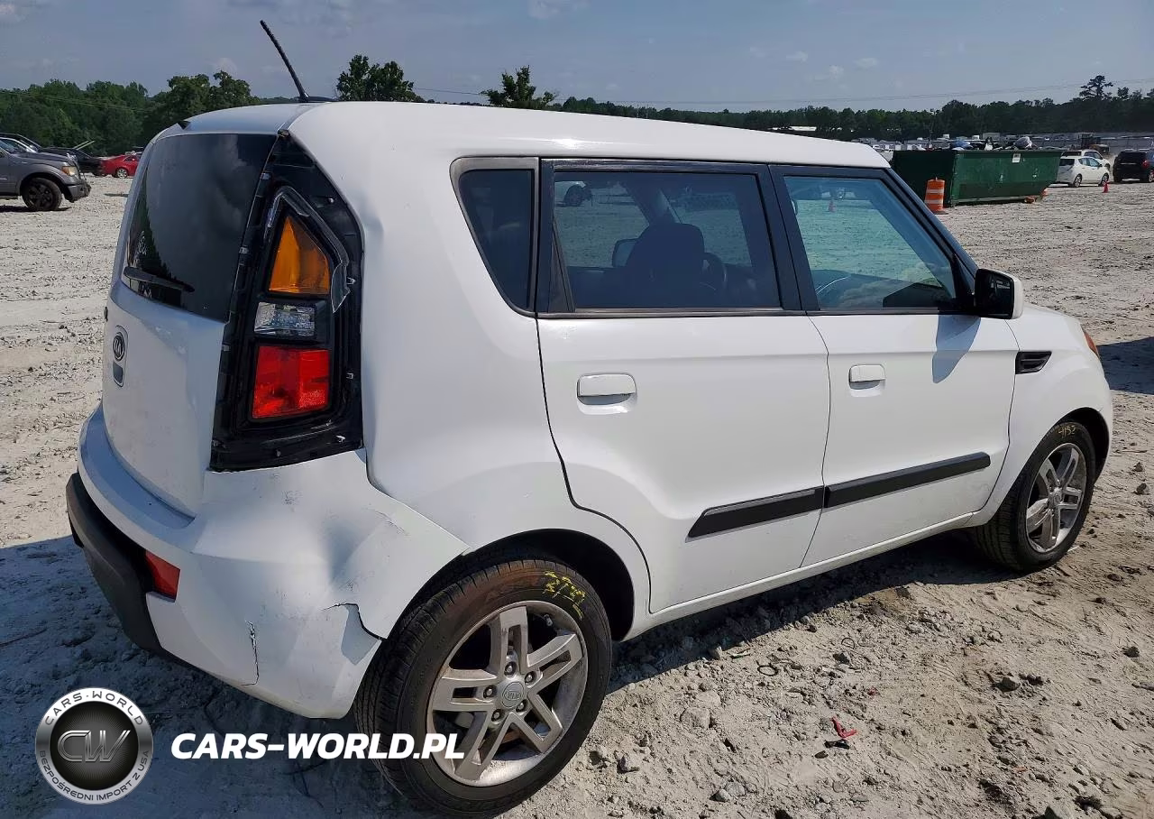 2010 Kia Soul + VIN:KNDJT2A28A7701675 - 3