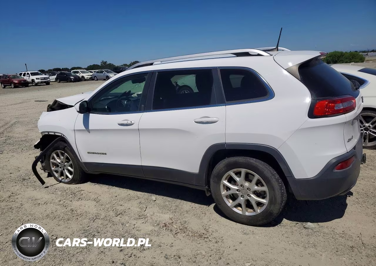 2018 Jeep Cherokee Latitude Plus VIN:1C4PJMLX0JD575074 - 2