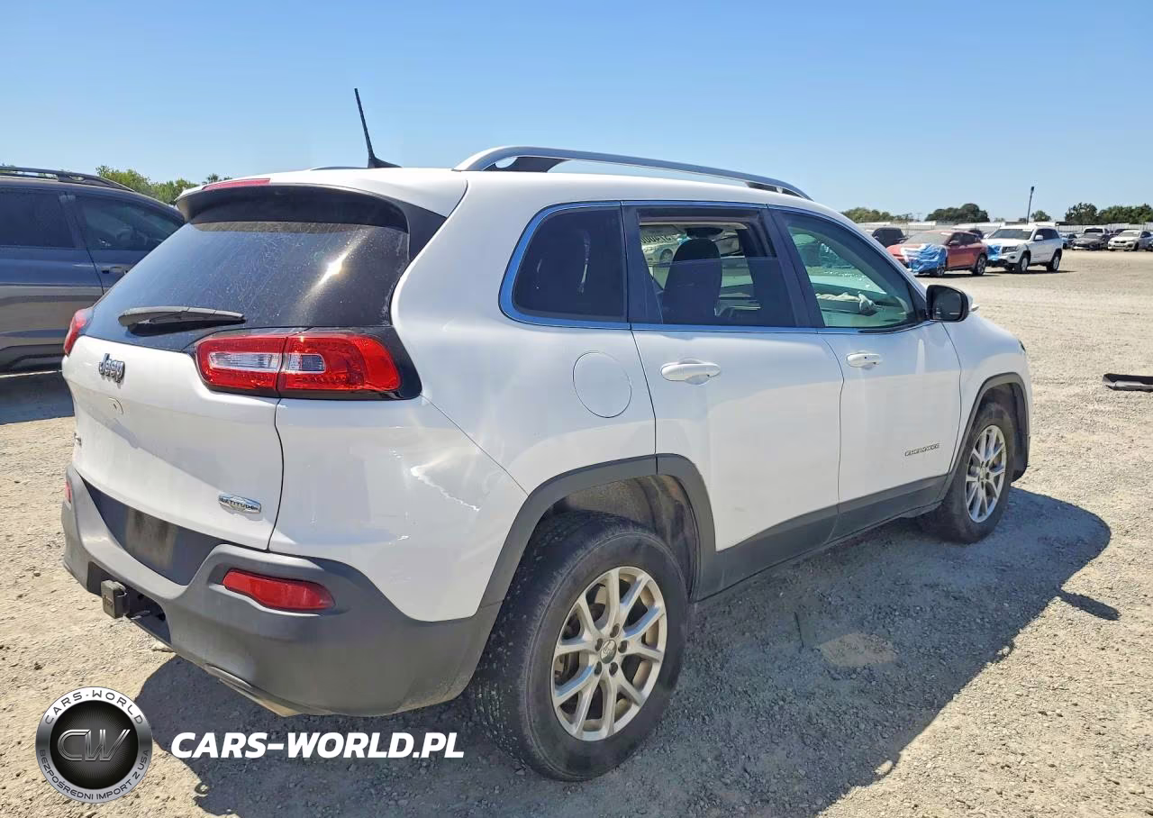 2018 Jeep Cherokee Latitude Plus VIN:1C4PJMLX0JD575074 - 3
