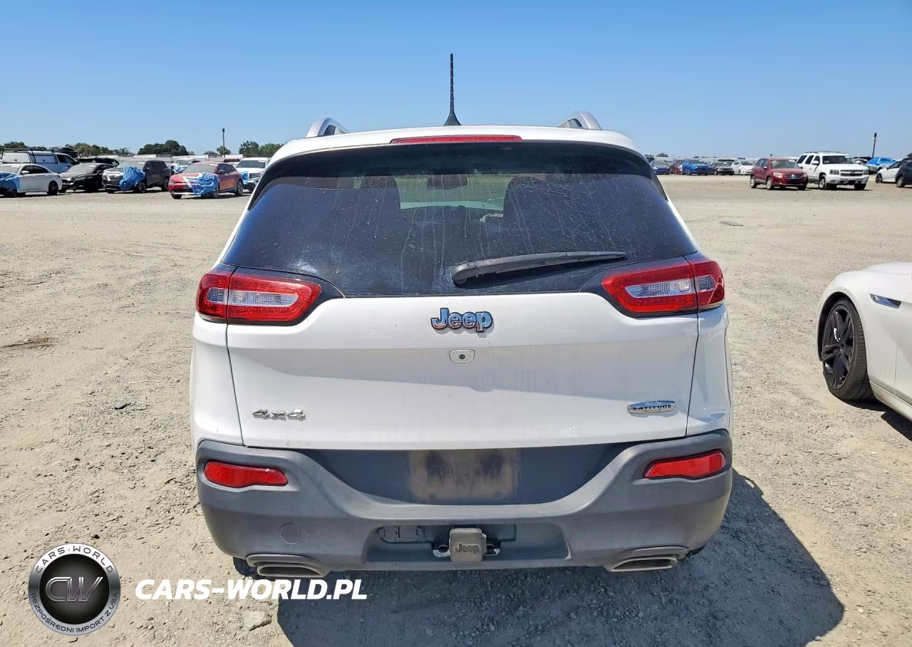 2018 Jeep Cherokee Latitude Plus VIN:1C4PJMLX0JD575074 - 6