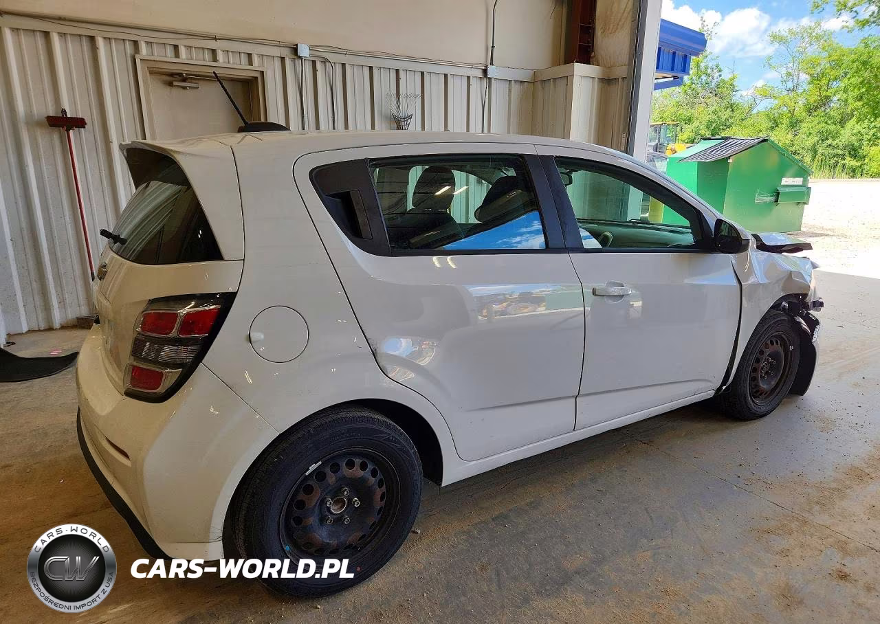 2018 Chevrolet Sonic VIN:1G1JG6SH7J4105627 - 3