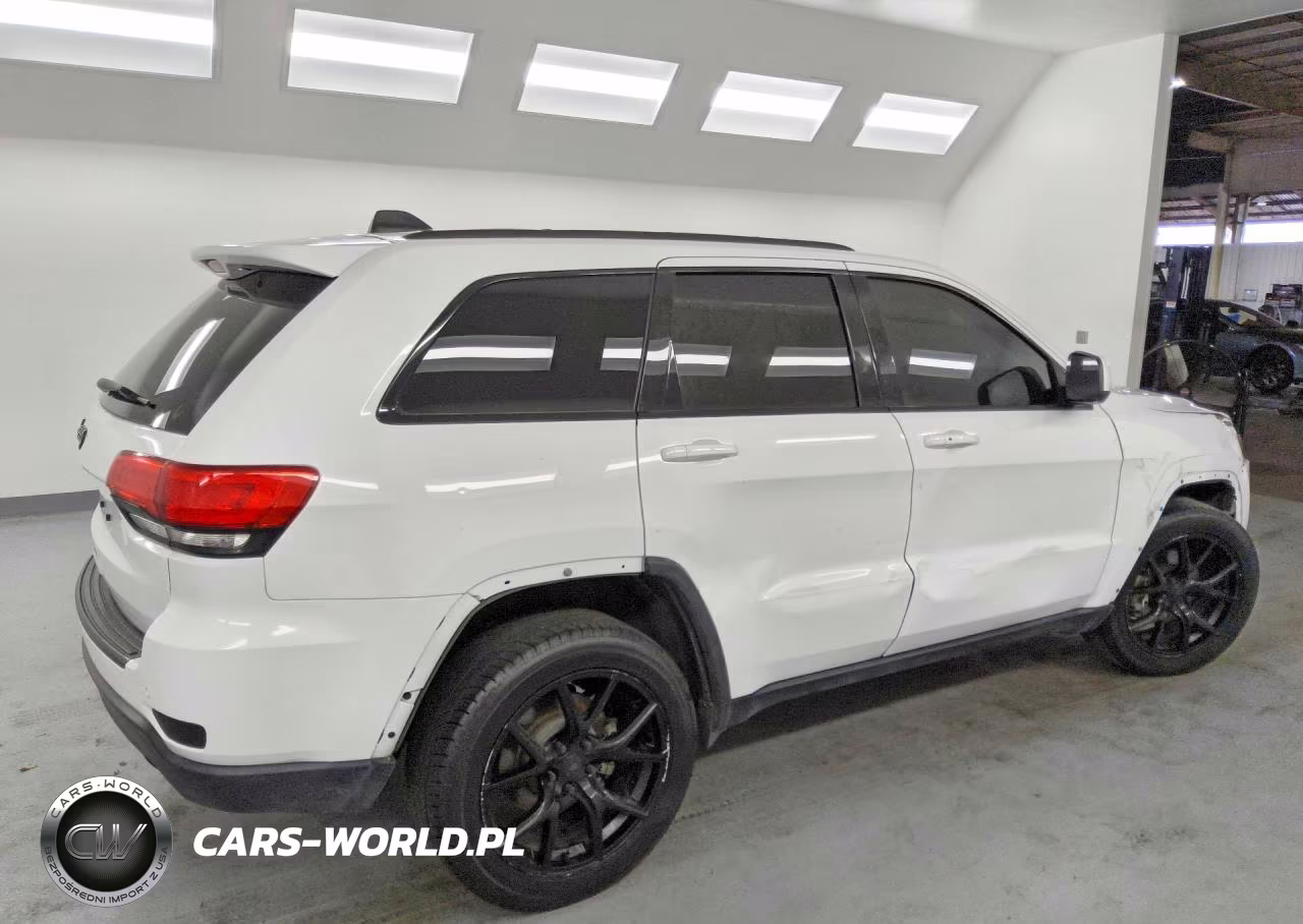 2018 Jeep Grand Cherokee Laredo VIN:1C4RJEAG2JC171250 - 3