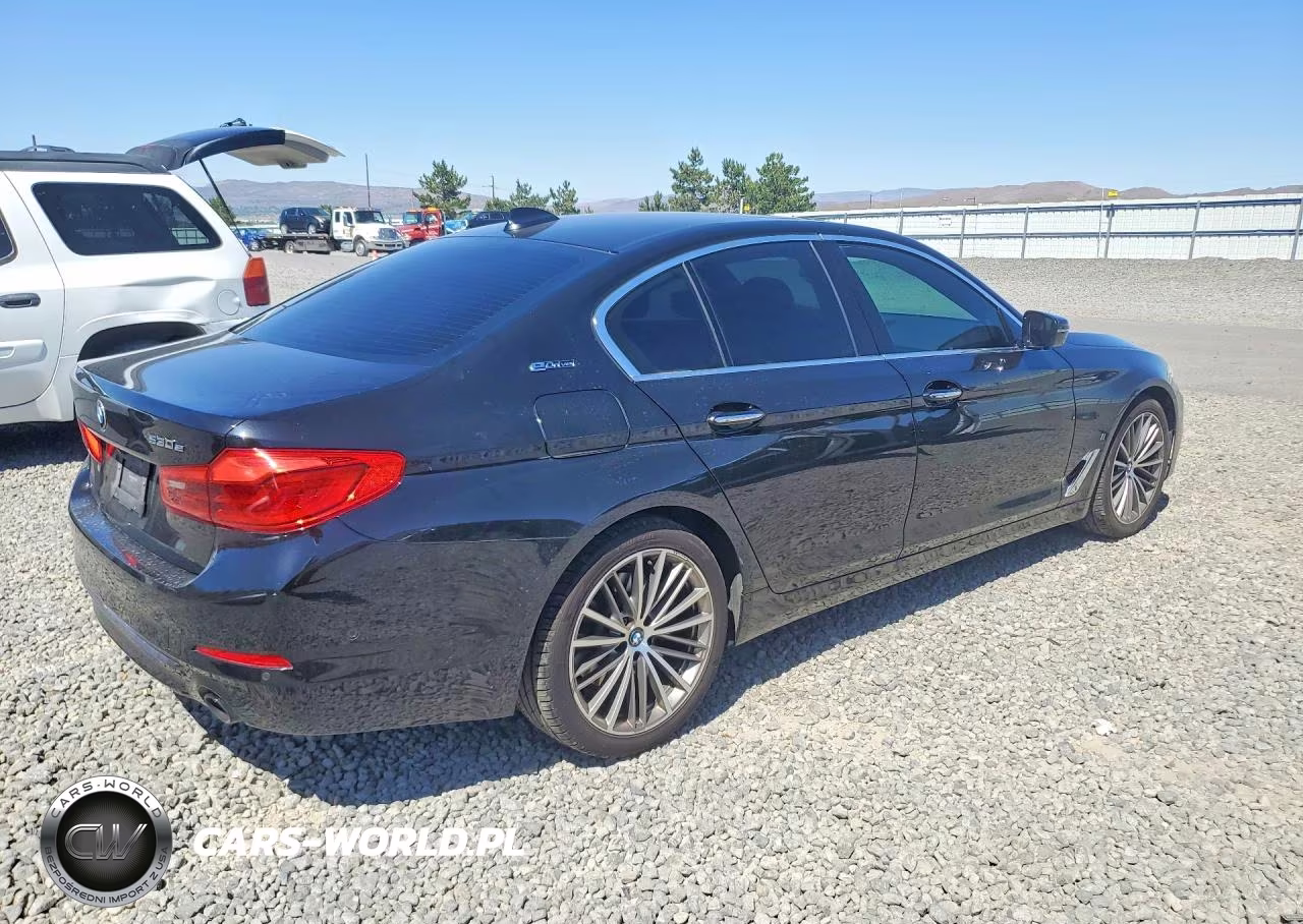 2018 BMW 530Xe VIN:WBAJB1C52JG624111 - 3