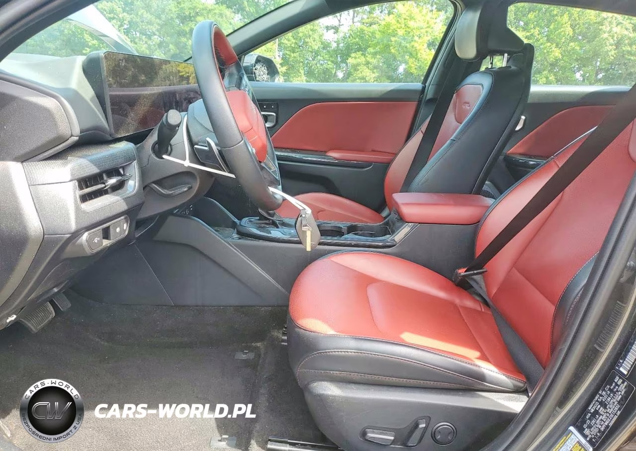 2025 Kia K4 Gt Line VIN:3KPFW4DE2SE152832 - 7