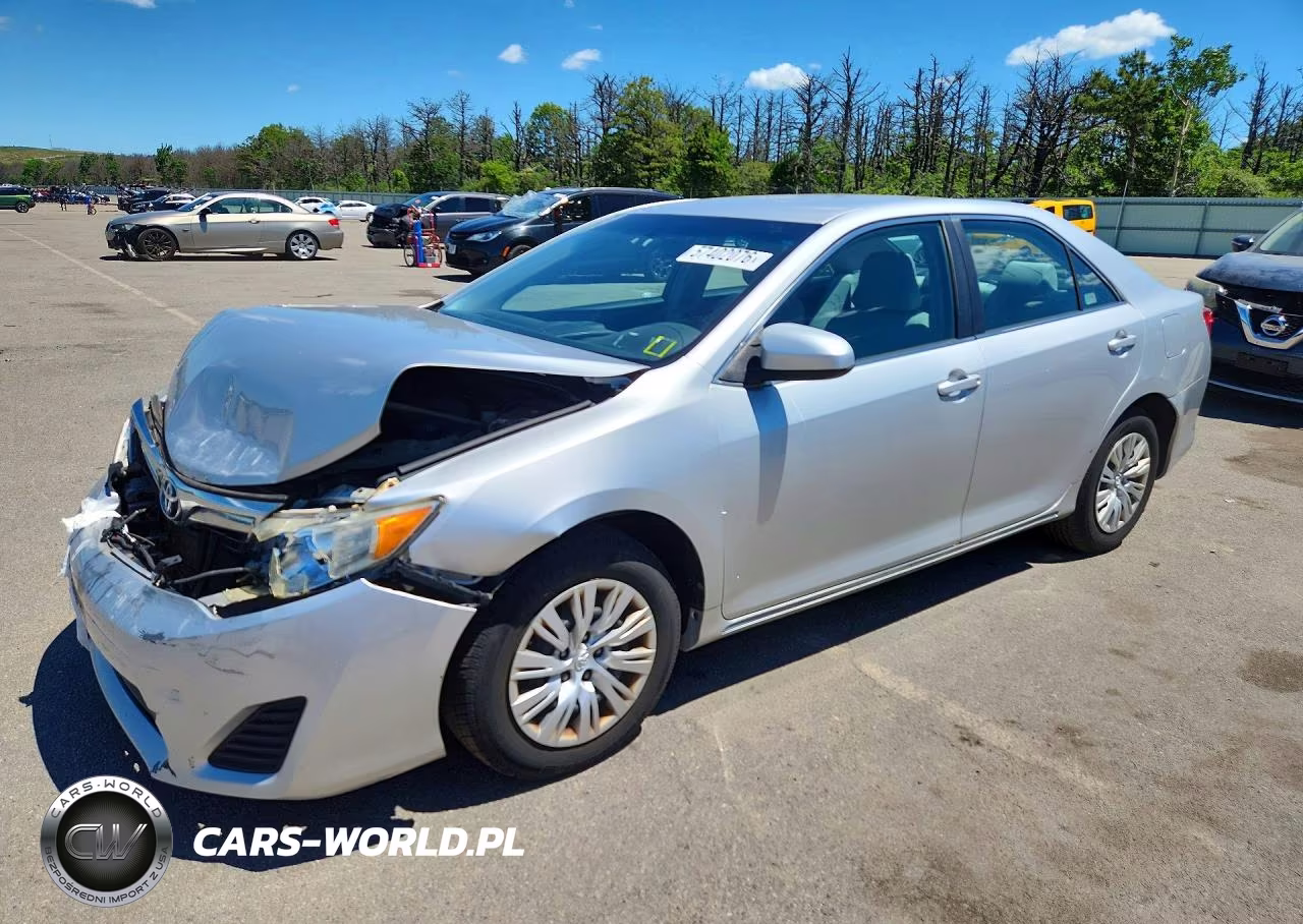 2012 Toyota Camry Le – zdjęcie 1 z 12