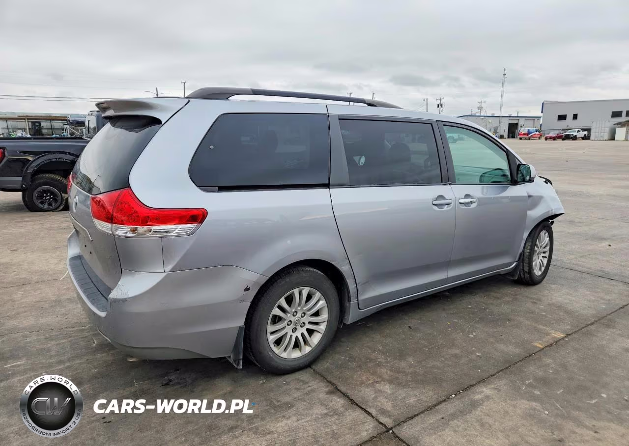 2012 Toyota Sienna VIN:5TDYK3DC1CS276921 - 3