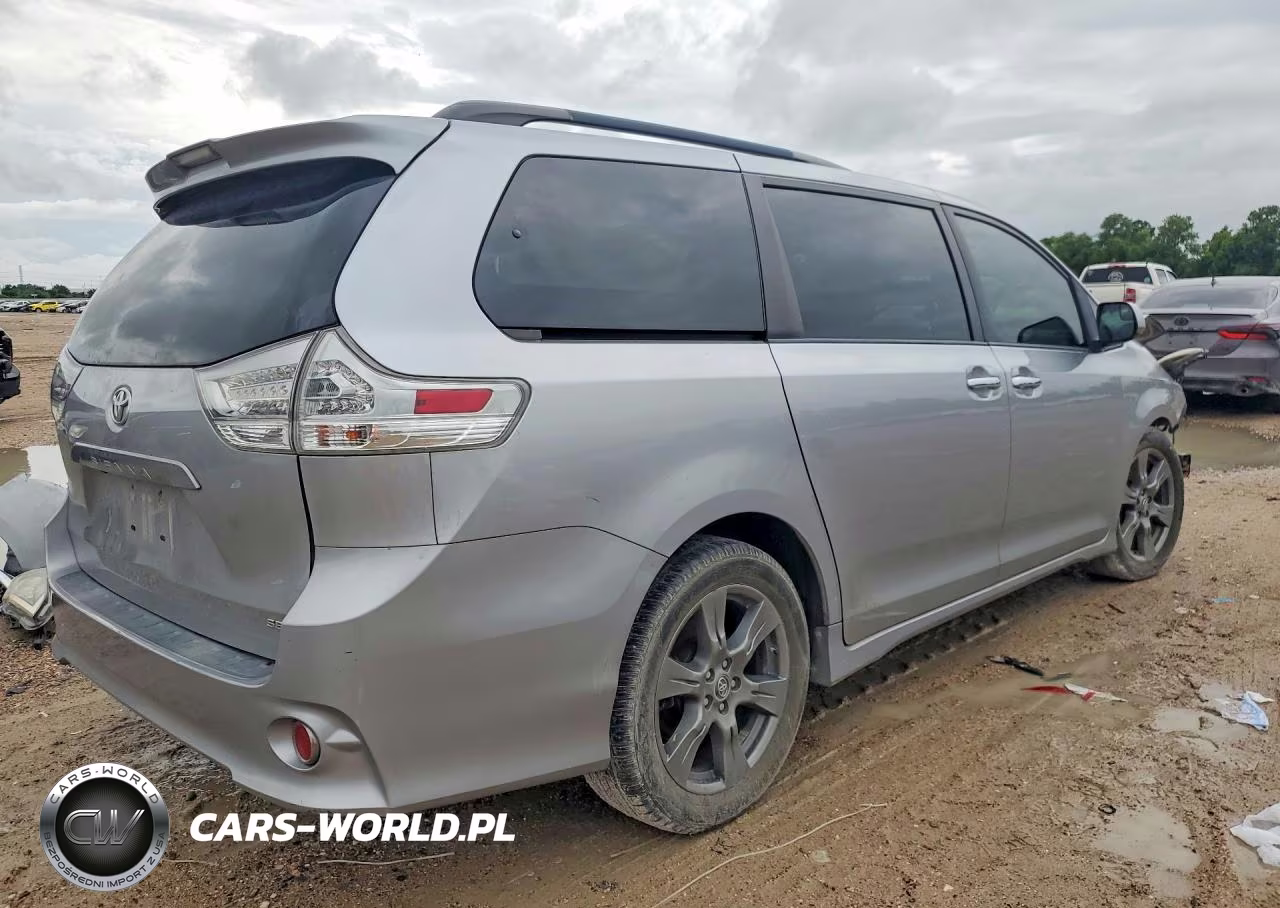 2018 Toyota Sienna VIN:5TDXZ3DC0JS909462 - 3