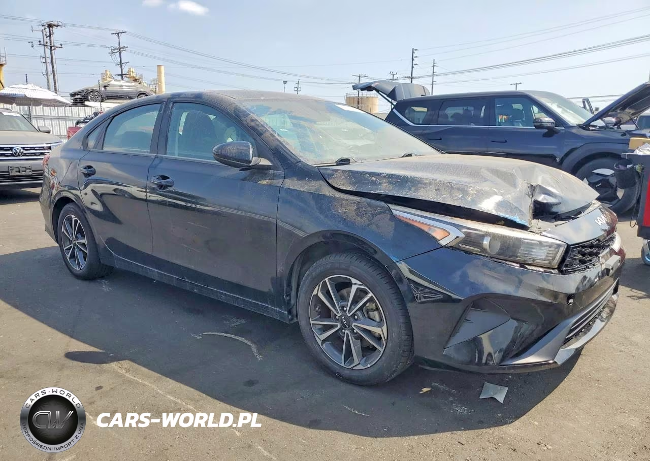 2023 Kia Forte Lxs VIN:3KPF24AD8PE612140 - 4