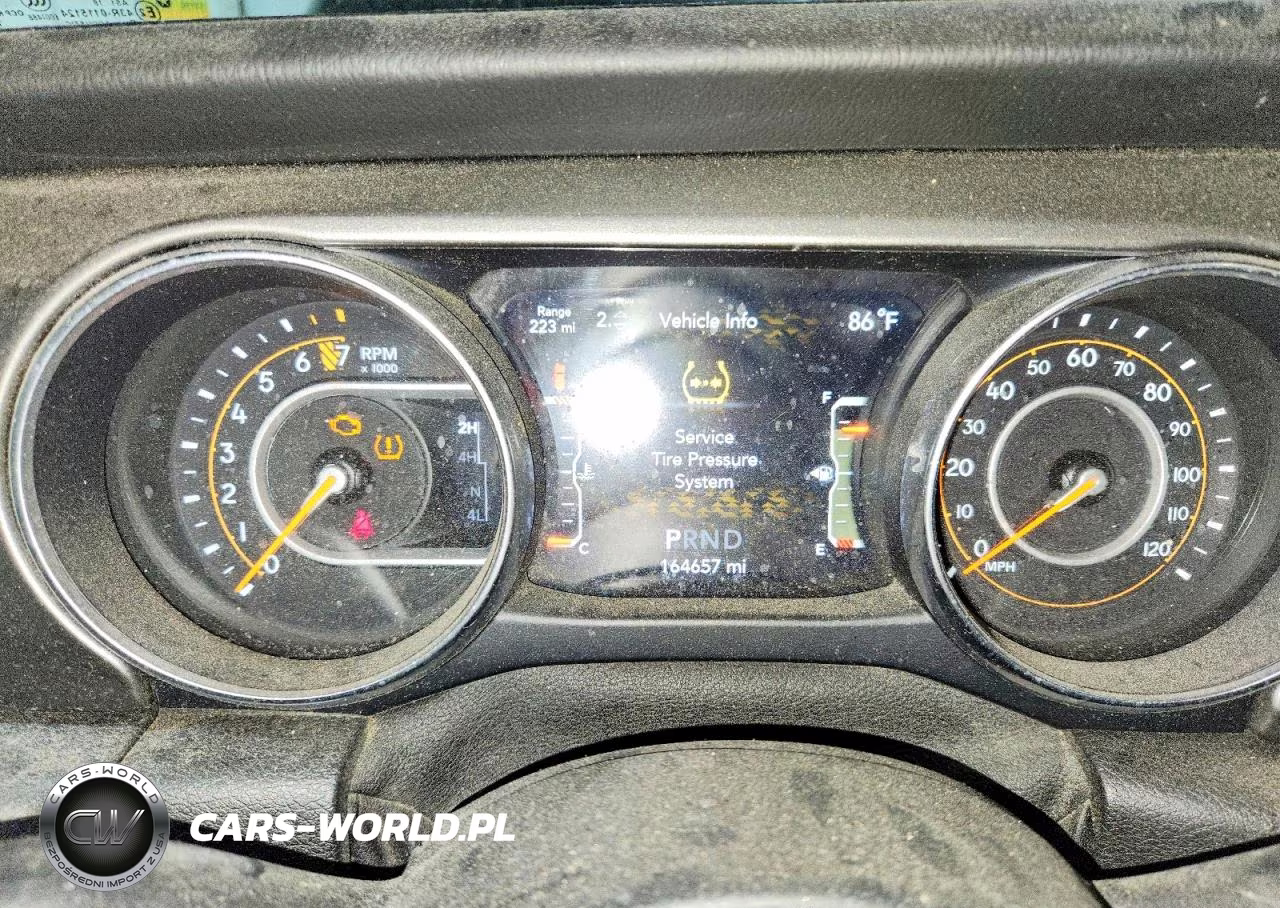 2019 Jeep Wrangler Unlimited Sahara VIN:1C4HJXEG0KW555755 - 9