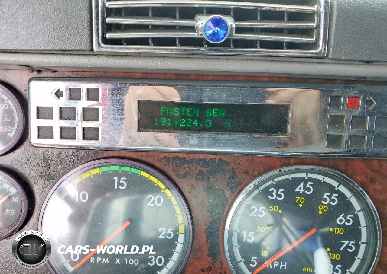 2001 Freightliner C120 Semi Truck VIN:1FUJA3BD81LH00377 - 8