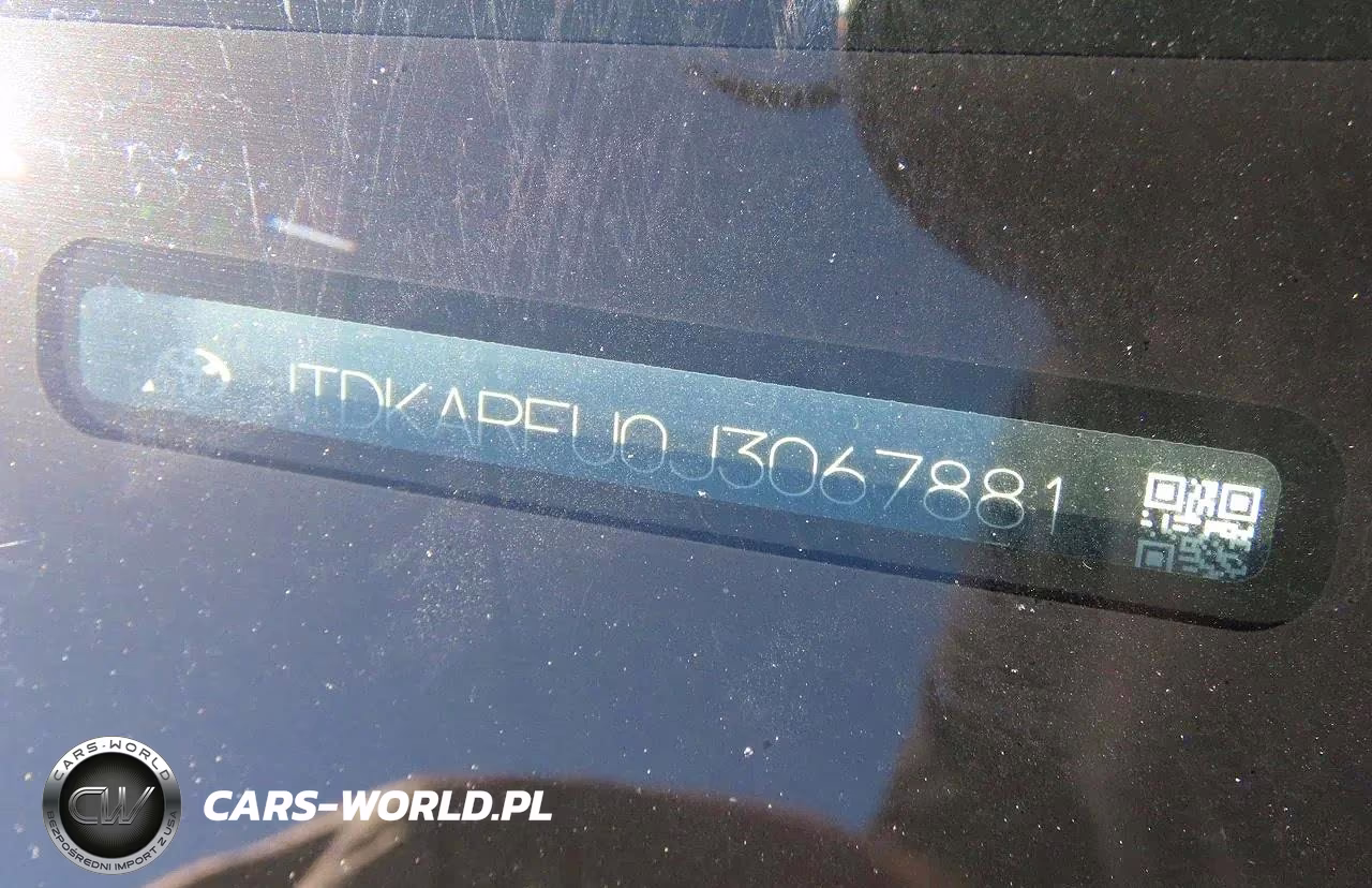 2018 Toyota Prius Three VIN:JTDKARFU0J3067881 - 10