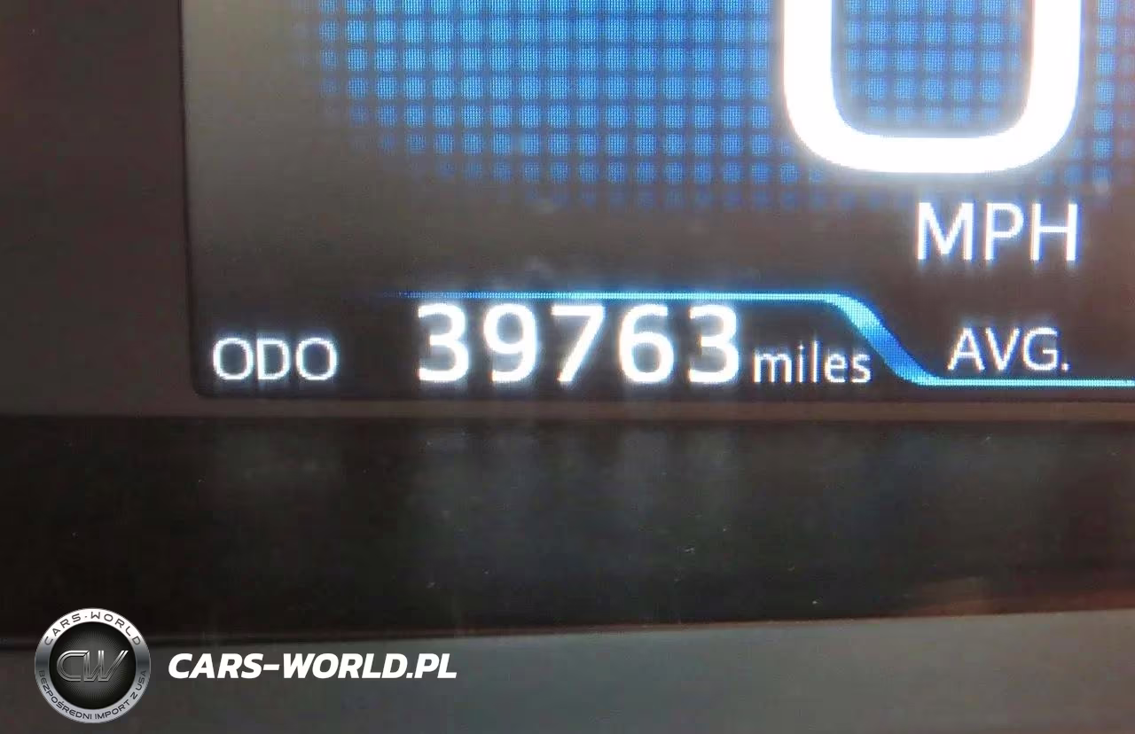 2018 Toyota Prius Three VIN:JTDKARFU0J3067881 - 8