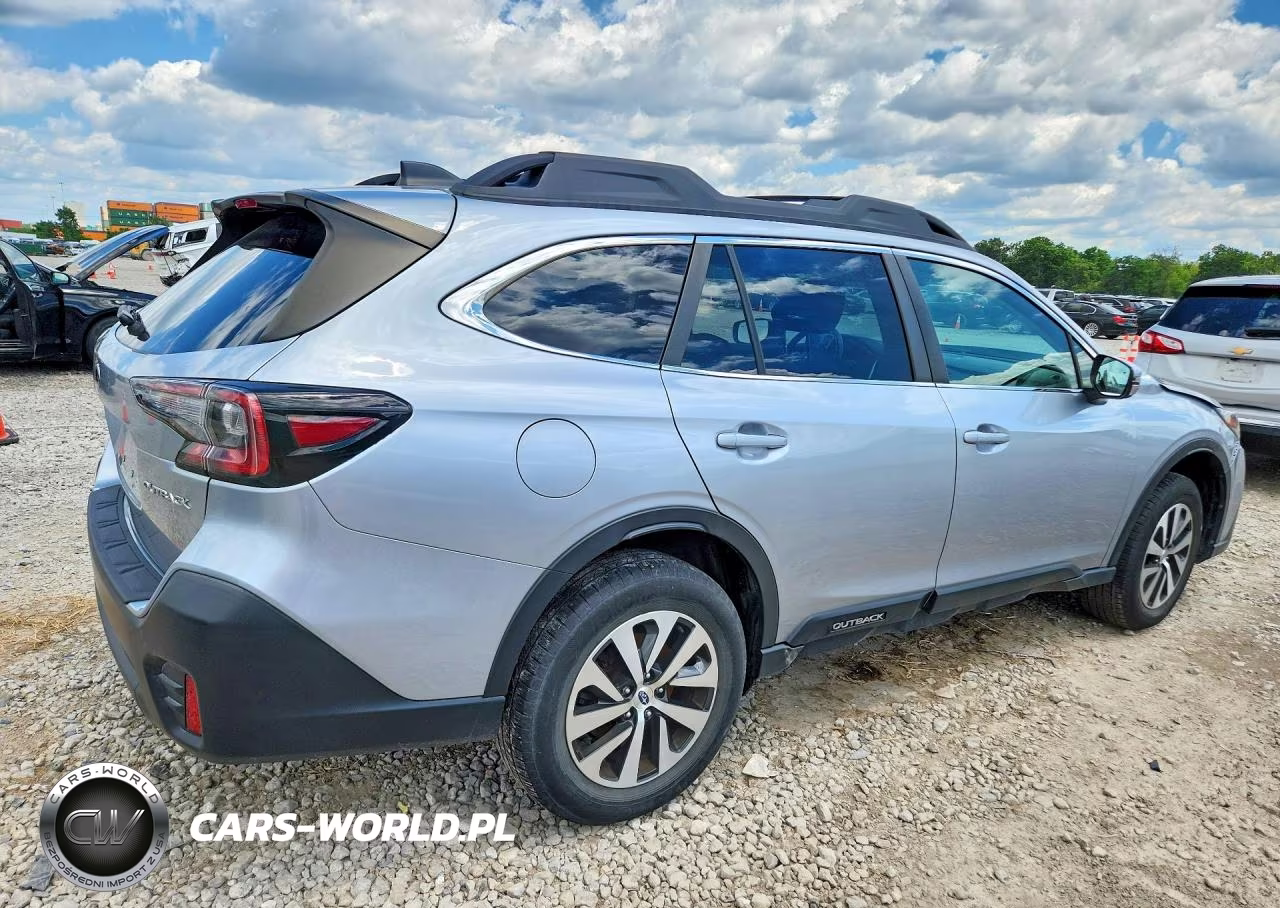 2020 Subaru Outback Premium VIN:4S4BTACC6L3245704 - 3