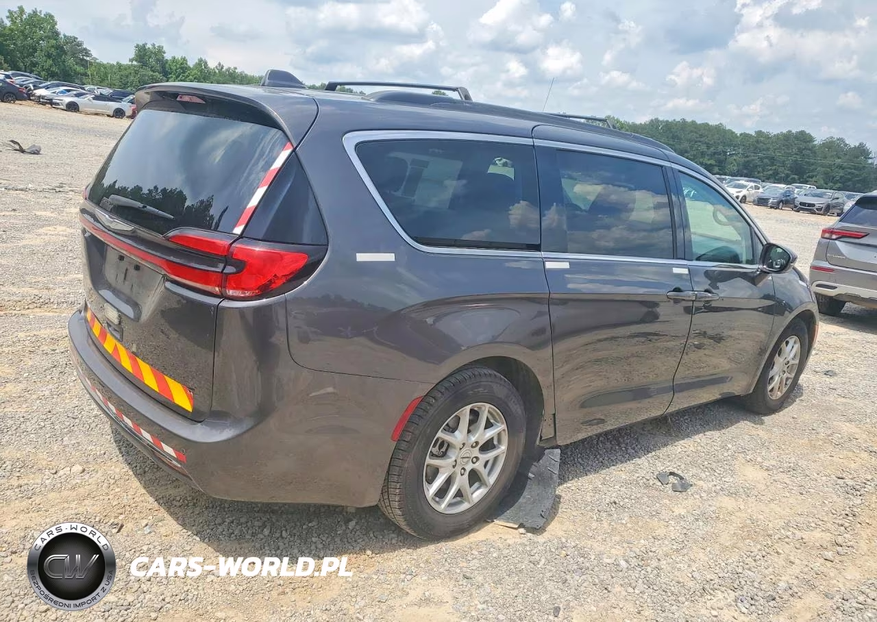 2022 Chrysler Pacifica Touring L VIN:2C4RC1BG9NR131553 - 3